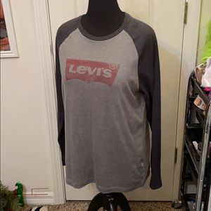 Men’s long sleeve Levi’s t-shirt